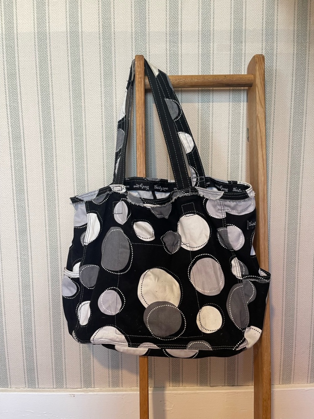 SOLD🚨Thirty-One Retro Metro Canvas Tote Shoulder Bag in Black and White Polka